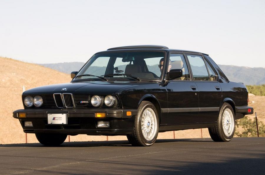  BMW M5 1988 года  (фото 18 из 47)